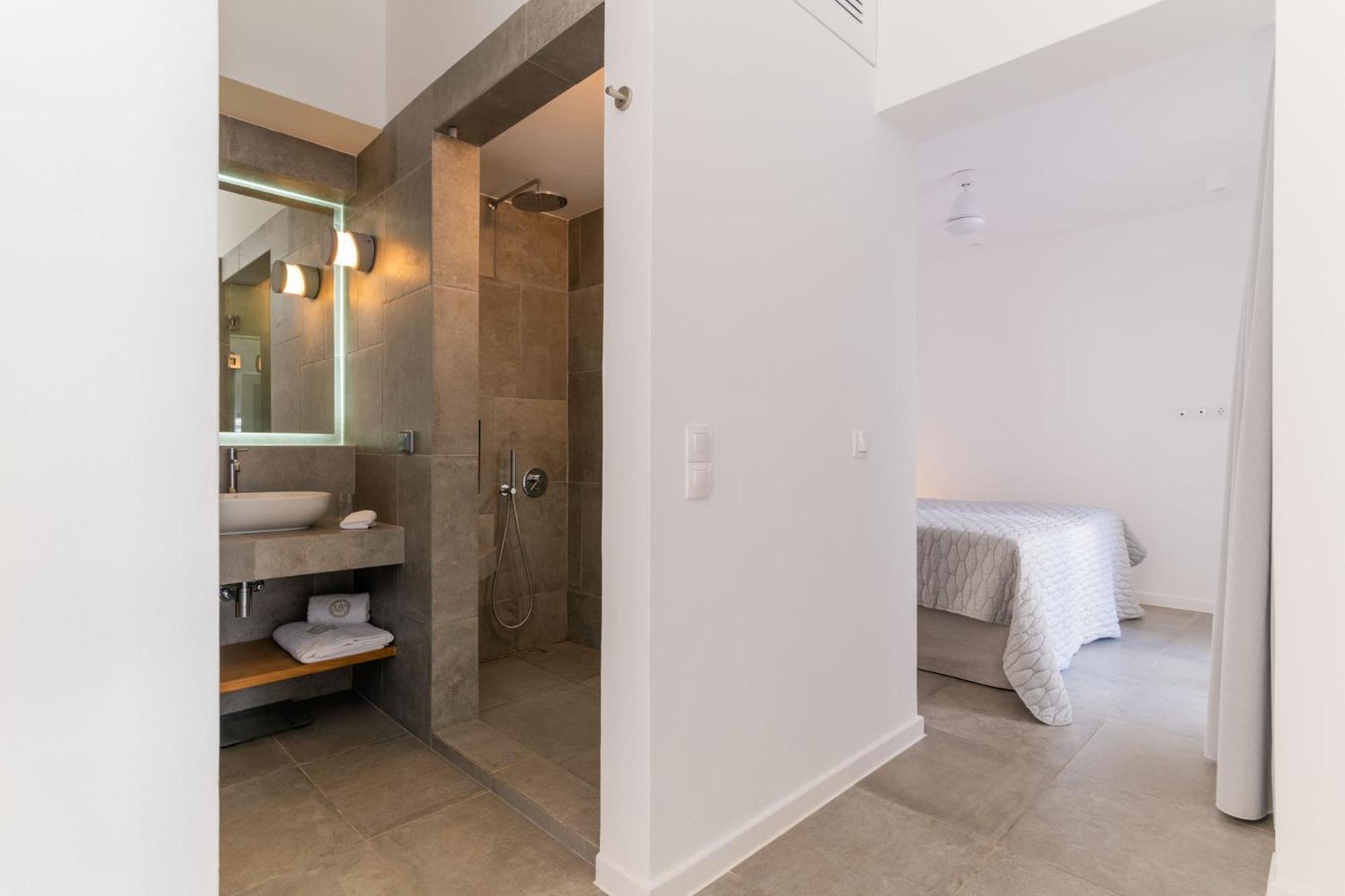 Makri Kythera Luxury - Private Pool Or Hot Tub Apartment Diakofti
