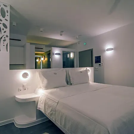Makri Kythera Luxury Suites - Private Pool Or Hot Tub Suites Диакофти Экстерьер фото