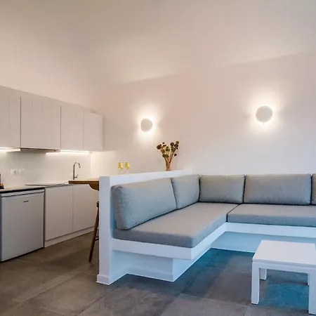 Makri Kythera Luxury Suites - Private Pool Or Hot Tub Suites Диакофти Экстерьер фото