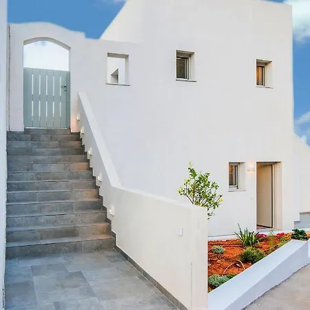 Makri Kythera Luxury Suites - Private Pool Or Hot Tub Suites Диакофти Экстерьер фото